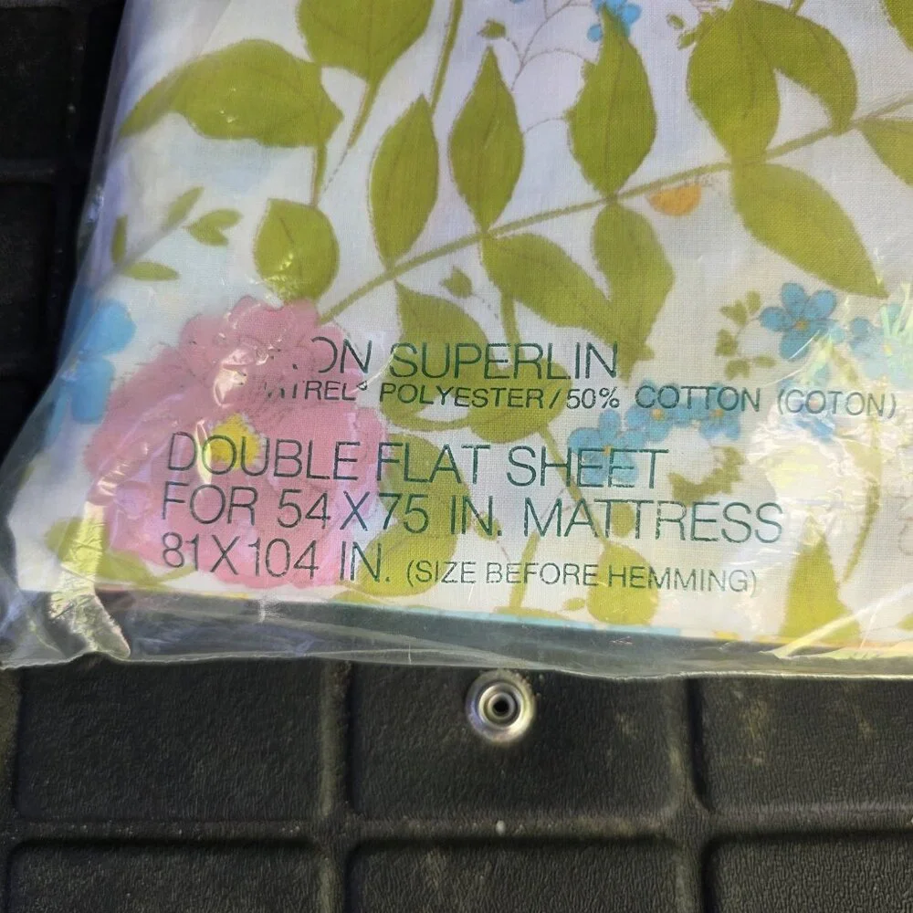 Vintage Wamsutta Double Flat Sheet Floral No Iron Ultracale 81x104 in New!